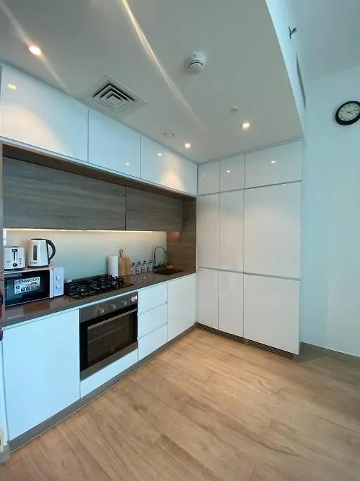 Beautiful Studio Apartment In Dubai Marina
